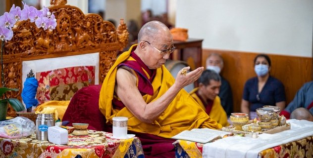 Фоторепортаж. Его Святейшество Далай-лама принял участие в ежегодной церемонии подношения Гуру Падмасамбхаве Фоторепортаж. Его Святейшество Далай-лама принял участие в ежегодной церемонии подношения Гуру Падмасамбхаве