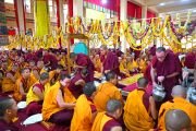 Церемония вручения благодарственной награды и пуджа долгой жизни ламы Сопы Ринпоче