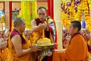 Церемония вручения благодарственной награды и пуджа долгой жизни ламы Сопы Ринпоче