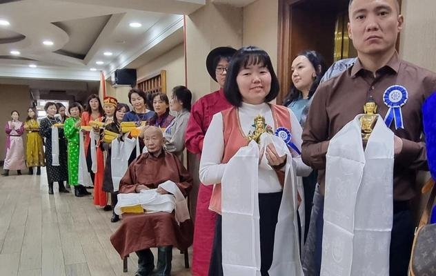 В Улан-Баторе состоялась пуджа долгой жизни Тэло Тулку Ринпоче В Улан-Баторе состоялась пуджа долгой жизни Тэло Тулку Ринпоче