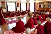 Тибетские буддийские монахини во время философских диспутов. Фото: Tibetan Nuns Project.