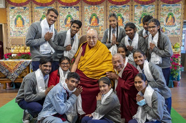 Фоторепортаж. Далай-лама встретился с учениками и сотрудниками благотворительного фонда «Тонглен»