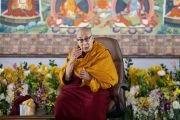 Его Святейшество Далай-лама во время встречи с буддистами из Вьетнама, собравшимися на площадке Калачакры. Бодхгая, штат Бихар, Индия. 26 декабря 2022 г. Фото: Тензин Чойджор (офис ЕСДЛ).