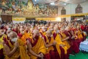 Вид на зал тайского храма «Ват Па» во время церемонии открытия Международной программы обмена монахами палийской и санскритской традиций. Бодхгая, штат Бихар, Индия. 27 декабря 2022 г. Фото: Тензин Чойджор (офис ЕСДЛ).