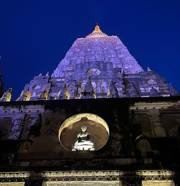 Храмовый комплекс Махабодхи получил в дар новую осветительную систему