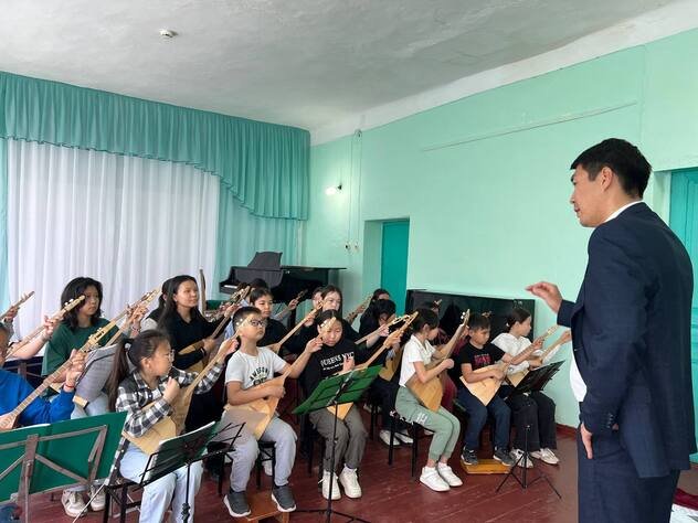 Музыкальное подношение Трём Драгоценностям Музыкальное подношение Трём Драгоценностям