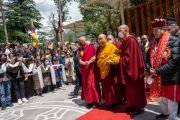 Его Святейшество Далай-лама возвращается в свою резиденцию по завершении празднования серебряного юбилея известной группы поддержки Тибета «Бхарат Тиббат Сахьог Манч». Дхарамсала, штат Химачал-Прадеш, Индия. 5 мая 2023 г. Фото: Тензин Чойджор (офис ЕСДЛ)