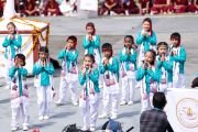 Ученики выступают во время празднования золотого юбилея сообщества «Ламдон» и открытия Великих летних диспутов (Ярчо ченмо) – 2023. Ле, Ладак, Индия. 7 августа 2023 г. Фото: Тензин Чойджор (офис ЕСДЛ).