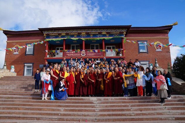 Фоторепортаж. О визите настоятеля монастыря Дрепунг Гоманг в Россию