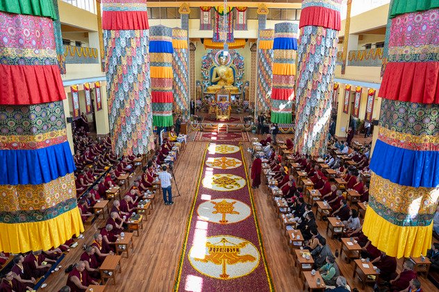 Далай-лама торжественно открыл колледж Кхамгар Друк Дхармакара в Таши Джонге