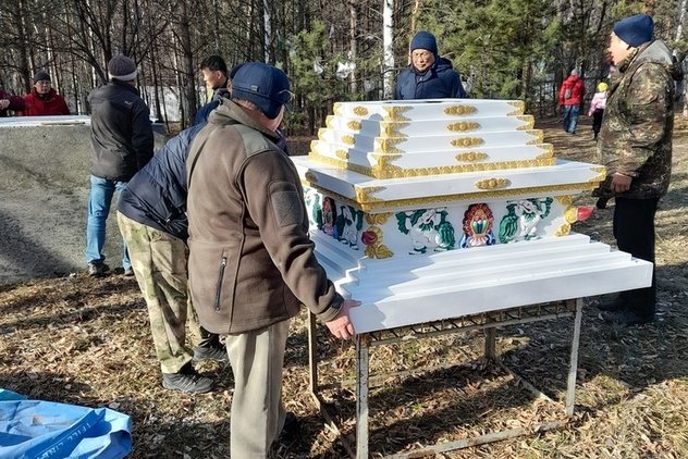 Первую в регионе буддийскую ступу установили возле храма в Новосибирске
