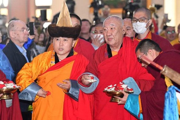 В Монголии впервые в современной истории сменился глава буддийского религиозного центра