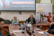 В Москве проходит семинар Раисы Крапивиной по проблемам перевода «Украшения из постижений»