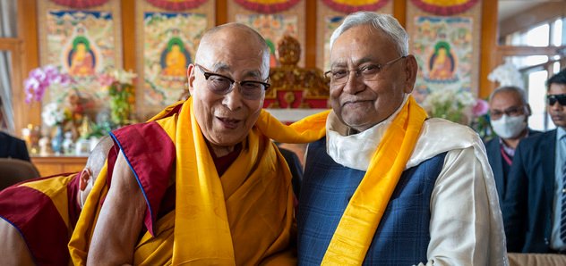 Фоторепортаж. Далай-лама встретился с главным министром штата Бихар и делегатами Международного форума Сангхи – 2023