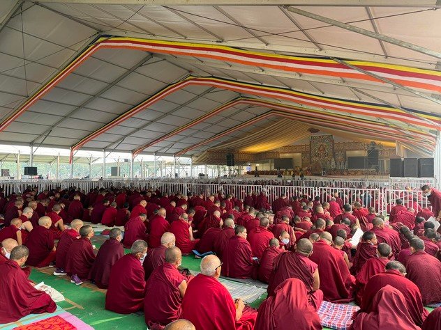 Большое молитвенное собрание традиции гелуг открылось в Бодхгае под руководством Гадена Трипы
