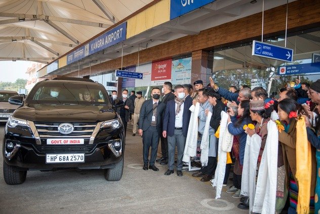 Фоторепортаж. Далай-лама вернулся в свою резиденцию в Дхарамсале