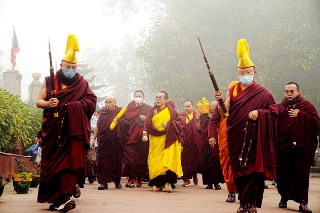 Тай Ситу Ринпоче принял участие в церемонии обнесения Кангьюра вокруг храма Махабодхи