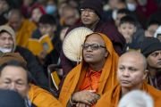 Участники наблюдают за ходом ритуалов во время поднесения молебна о долголетии Его Святейшеству Далай-ламе. Бодхгая, штат Бихар, Индия. 1 января 2024 г. Фото: Тензин Чойджор (офис ЕСДЛ)