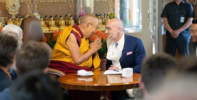 Фоторепортаж. Далай-лама. Первый день Саммита по трансцендентности, организованного Лабораторией лидерства и счастья