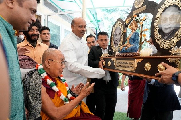Далай-ламе присудили престижную мемориальную премию им. П. В. Нарасимхи Рао