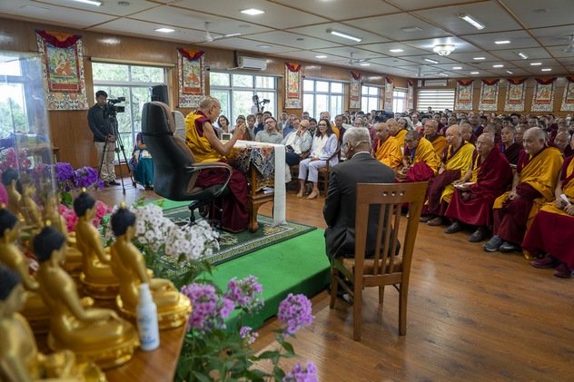 Фоторепортаж. Далай-лама встретился с участниками конференции по исследованиям созерцательных практик