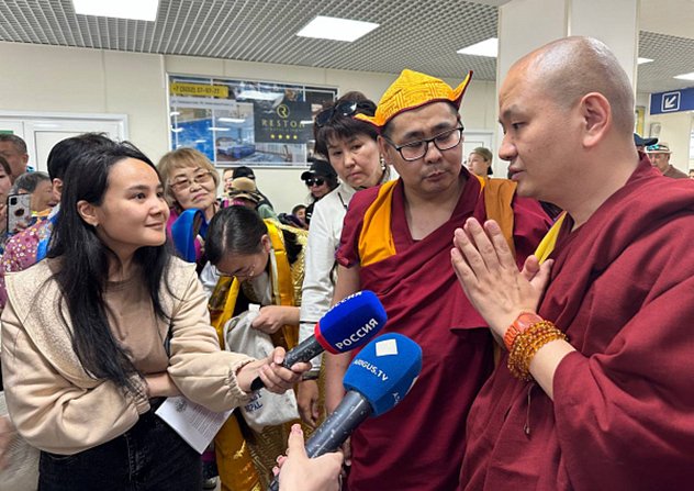 В Улан-Удэ прибыл досточтимый Кунделинг Тацаг Ринпоче