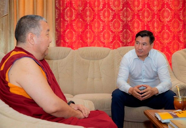 Глава Калмыкии встретился с Шаджин-ламой Калмыкии геше Тензином Чойдаком