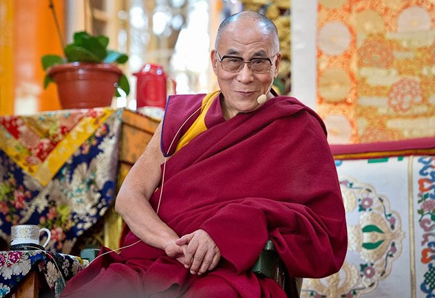 Операция по замене коленного сустава Его Святейшества Далай-ламы прошла успешно