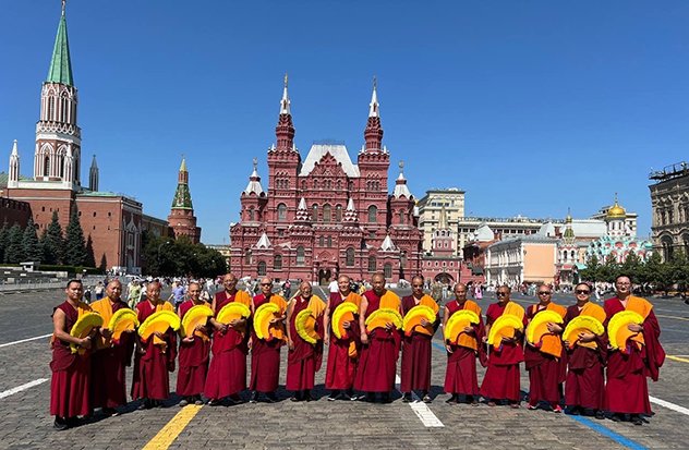 15 монахов монастыря Гьюто проведут в Москве ритуал янгдруб Вайшраваны