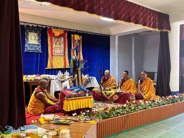 Монахи тантрического монастыря Гьюто проводят буддийские ритуалы в Яшкульском районе Калмыкии