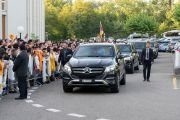 Кортеж Его Святейшества Далай-ламы подъезжает к отелю в Цюрихе, Швейцария. 23 августа 2024 года. Фото: Мануэль Бауэр