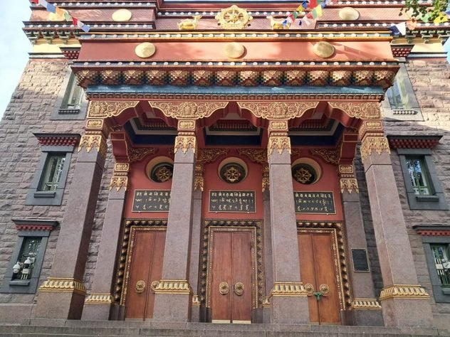 В Дацане Гунзэчойнэй в Санкт-Петербурге завершилась реставрация элементов внешнего декора