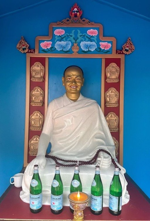 В Институте Ченрезига завершается работа над статуей Ламы Тхубтена Еше