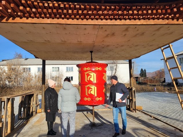 В тувинском селе Сарыг-Сеп установили молитвенный барабан