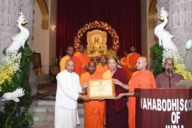 Гьетрул Джигме Ринпоче был удостоен почетной награды Общества Махабодхи Индии