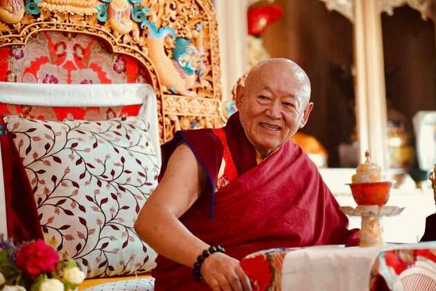 Дрикунг Кьябгон Четсанг Ринпоче дарует посвящения тантрических ритуалов линии дрикунг кагью