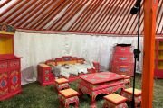 Кадры прошлых работ С. Батонимаева и коллектива мастерской