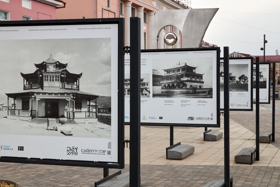 Фото. В Улан-Удэ открылась выставка «Мандала гармонии. Буддийская архитектура Бурятии»