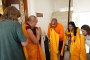 Дост. геше Дордже Дамдул прощается с участниками ретрита. Фото: Церинг Дондруб, Тибетский дом (Дели)