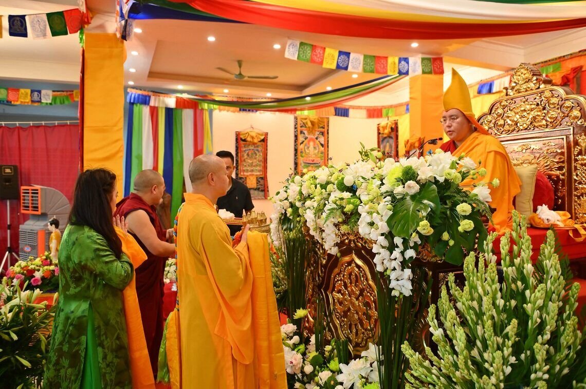 Фоторепортаж о визите Йонгзина Линга Ринпоче во Вьетнам