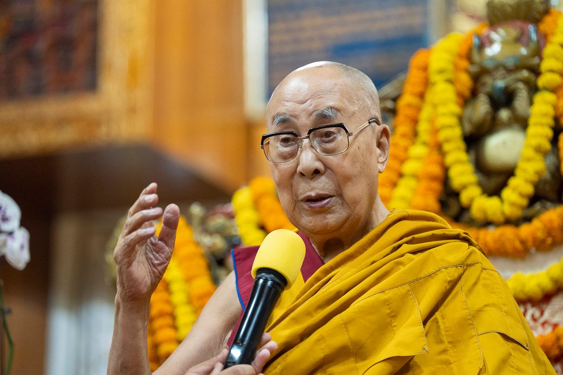 Фото. Молебен о долголетии Далай-ламы от монастыря Шанг Гаден Чойкхорлинг, сообществ Чатринг и Пхари