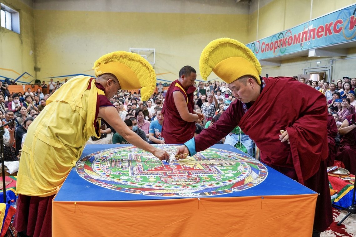 Фото. В Туве состоялась церемония разрушения мандалы Ямантаки