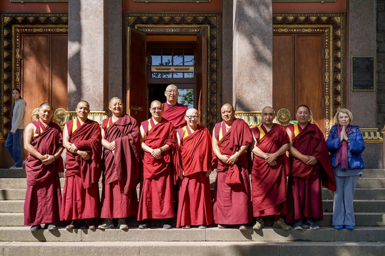 Фото. Официальная делегация монастыря Гьюдмед встретилась с настоятелем Санкт-Петербургского дацана