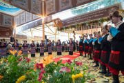 Артисты, представляющие провинцию У-Цанг, выступают на праздновании 90-летия Его Святейшества Далай-ламы по тибетскому лунному календарю. Дхарамсала, штат Химачал-Прадеш, Индия. 30 июня 2025 г. Фото: Тензин Чойджор (Офис ЕСДЛ)