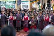 Артисты Тибетского института исполнительских искусств выступают на праздновании 90-летия Его Святейшества Далай-ламы. Дхарамсала, штат Химачал-Прадеш, Индия. 6 июля 2025 г. Фото: Тензин Чойджор (Офис ЕСДЛ)