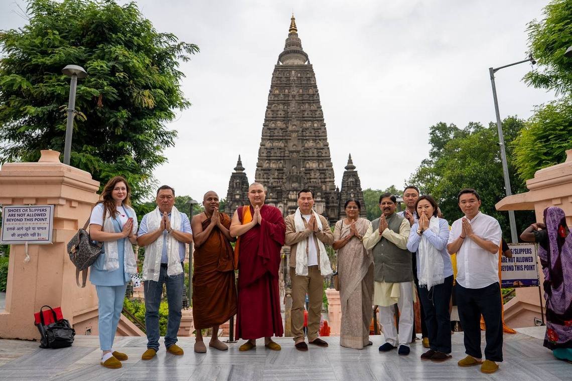 Глава Калмыкии совершил паломничество в Бодхгаю