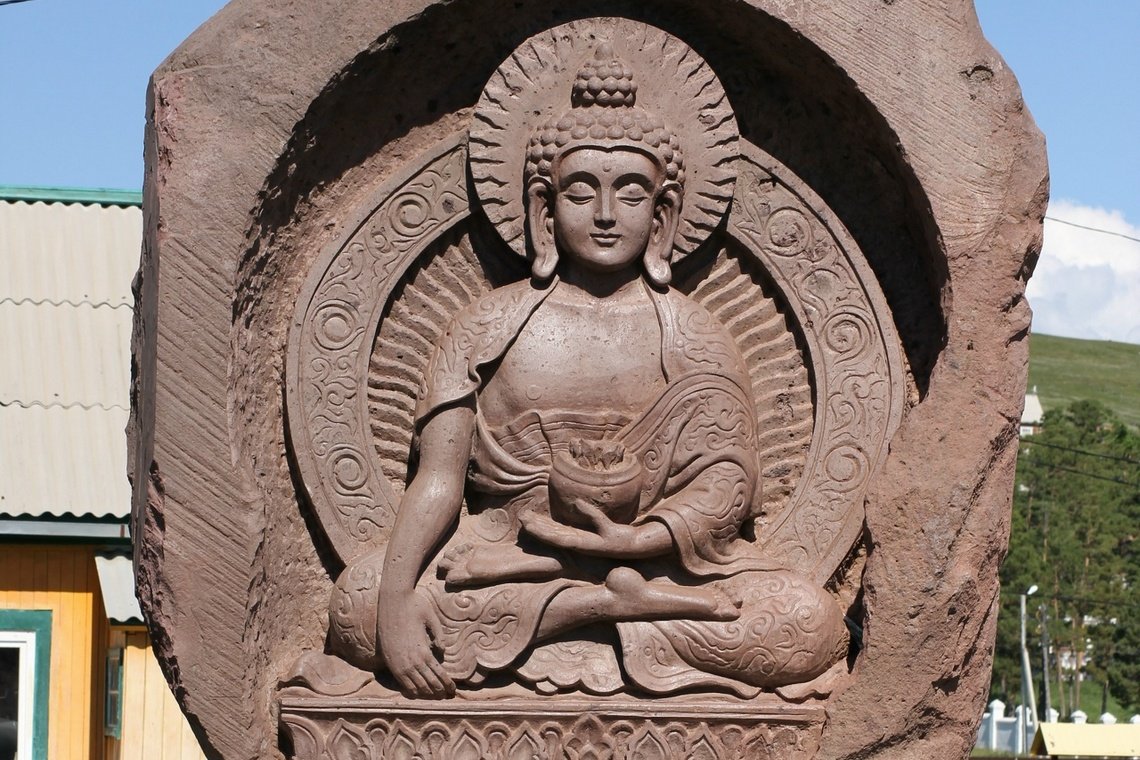 Агинскому дацану преподнесли в дар двенадцатитонную статую Будды из Армении
