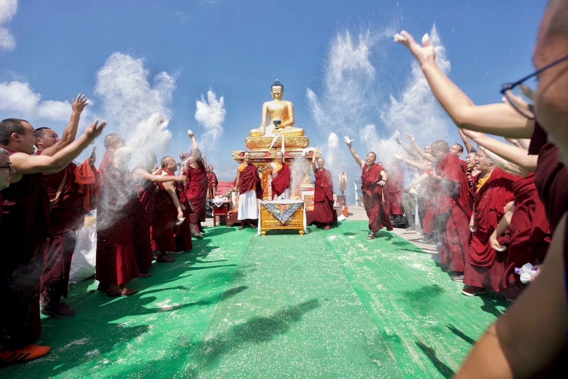 Фото. Церемония сангсоль по случаю 81-летия Его Святейшества Сакья Гонгмы Тричена Ринпоче
