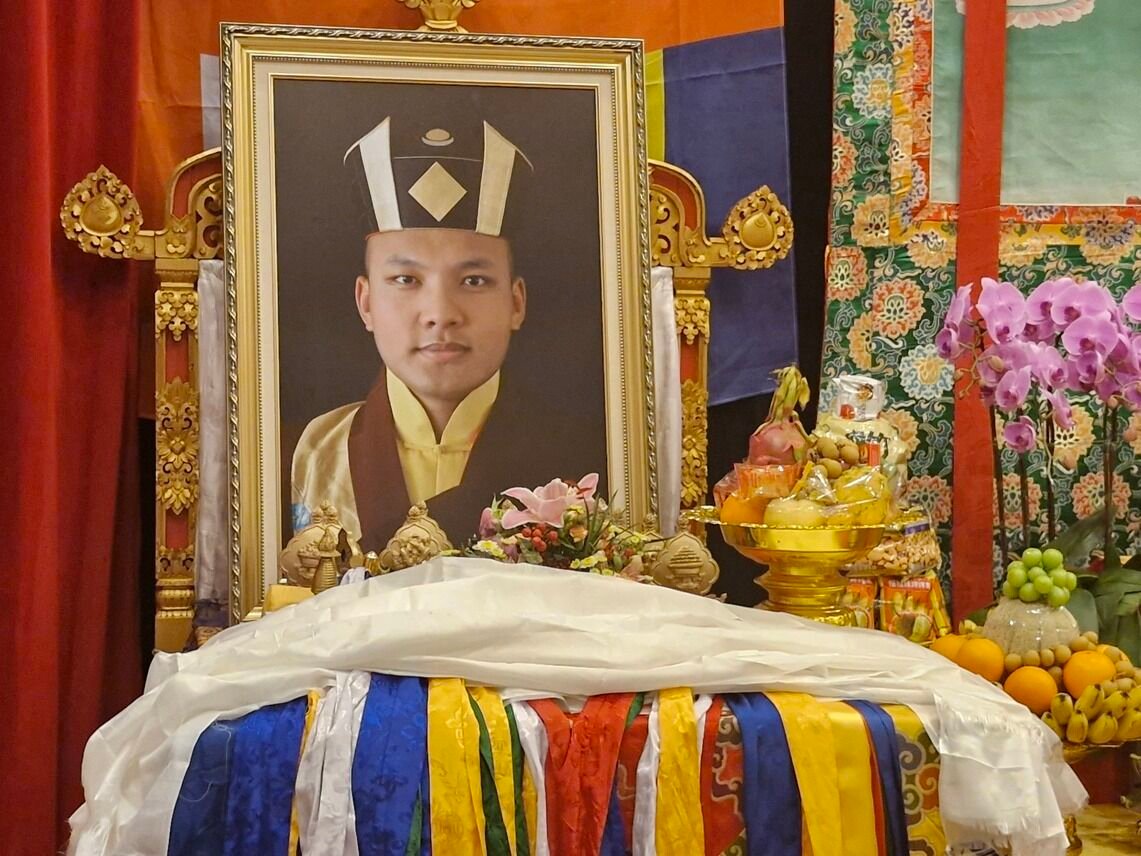 Фоторепортаж о кагью монламе в Сингапуре