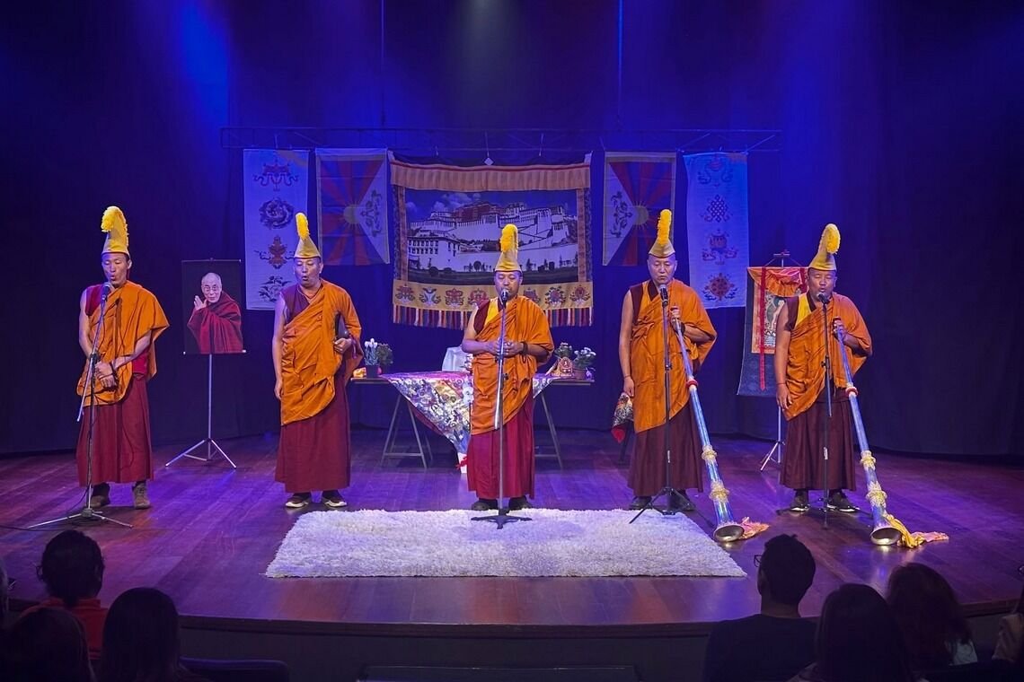 Фото. В странах Латинской Америки празднуют 90-летие Его Святейшества Далай-ламы